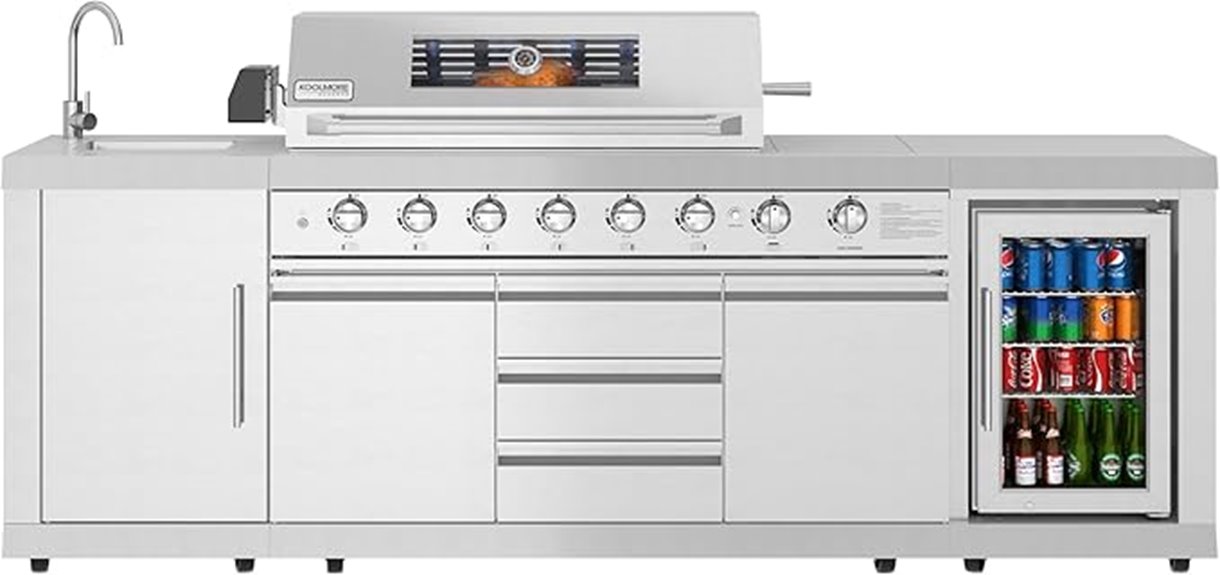outdoor kitchen with appliances